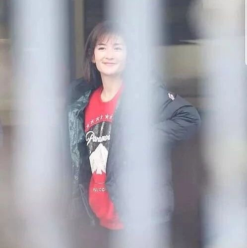谢娜首次亮相央视春晚联排现场 网友:她也要上春晚?