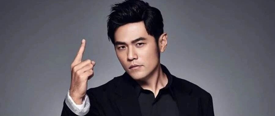 周杰伦乱扔垃圾??想帮助老先生做回收增加收入