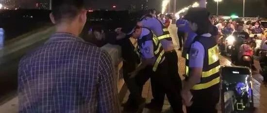 南宁一女子被推进邕江,这个社会怎么了
