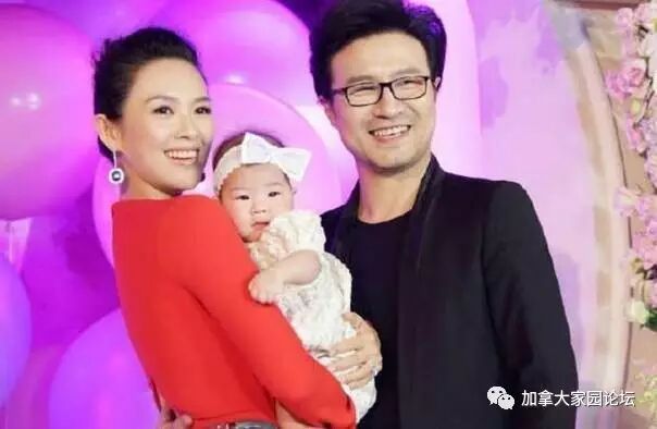 章子怡晒女儿照片 基因太强大女神都救不了