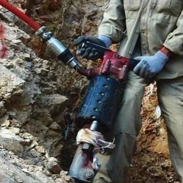 阿富汗黑金矿坍塌造成至少30矿工死亡,遇难者都是贫苦的村民